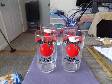 Set of 4 Vintage collectable 1982 World's Fair Knoxville TN Wendy's drinking glasses