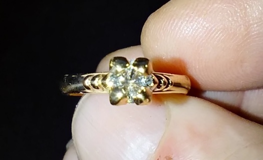 RING DIAMOND 14K YELLOW GOLD 3.2 GRAMS DIAMOND IS 4 MM AND ABOUT A QUARTER OF A CARAT FANTASTIC LOOK