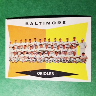 1960 - TOPPS EXMT - NRMT BASEBALL CARD NO. 494 - BALTIMORE TEAM - ORIOLES