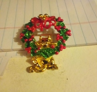 Christmas Wreath with Cat Pin