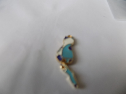 blue enameled cat charm blue & white cat sitting up back facing you tail moves
