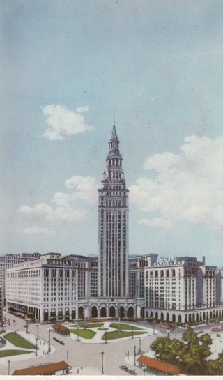 Vintage Unused Postcard: b: Ohio: Hotel Cleveland & Terminal Tower, Cleveland