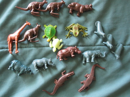 cool vintage Toy Lot - Seals, Frogs, Giraffe, Aligators, Kangaroos ++!!