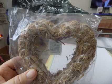 NIP Straw heart wreath to decorate 5 inch tall 6 in across