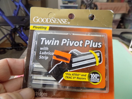 Good Sense Twin Pivot plus Razor Blades with lubricating strip