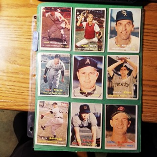 9 - LOT -1957 TOPPS LOW TO MID GRADE - BASEBALL CARDS