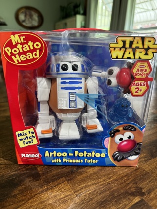  New in Box Mr. Potato Head Star Wars (R2D2) Artoo-Potatoo with Princess Tater