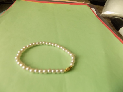 Bracelet entirely covered in single strand medium size white pearl beads