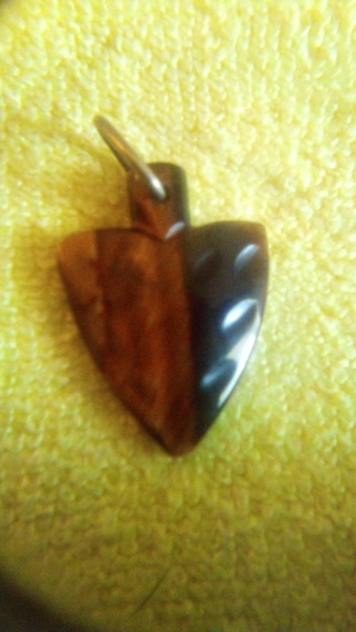 Tigers eye arrow head pendant 