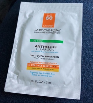 Anthelios Clear Skin Dry Touch Suncreen Sample