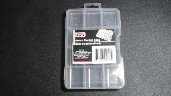 Plastic container with compartments