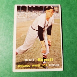 1957 - TOPPS BASEBALL - CARD NO. 221 - DIXIE HOWELL - WHITE SOX