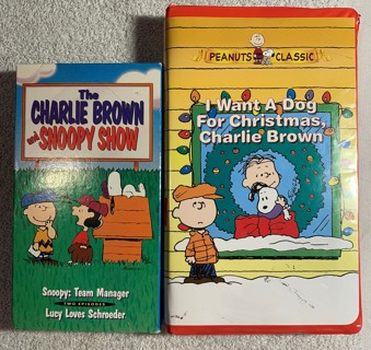 PEANUTS~SNOOPY VHS TAPES~LOT OF 2~1 IS CLAMSHELL~FREE SHIPPING!