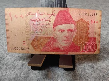 100 Pakistani Rupees note currency