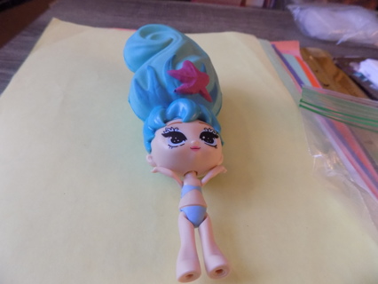 Blume doll Fun in the Sun with blue high hair & outfit pink starfish in hair