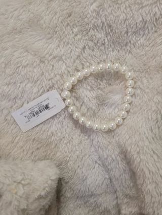 PEARL LIKE BETSEY JOHNSON BRACELET VERY GOOD TO LIKE NEW