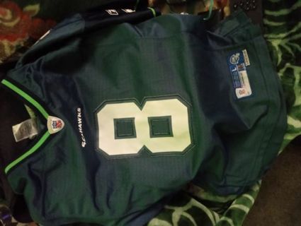 Large youth MINT hasselbeck jersey