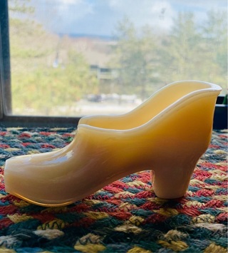 Vintage Westmoreland Glass Beige Ladies Shoe