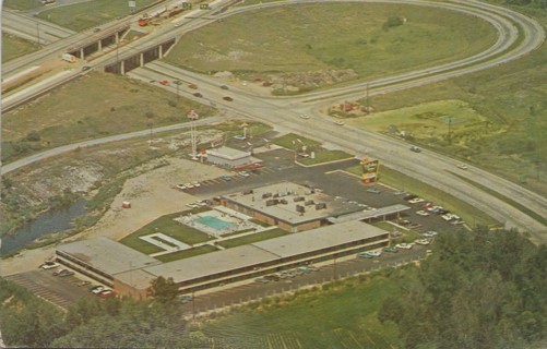 Vintage Unused Postcard: c: Holiday Inn, Benton Harbor, MI