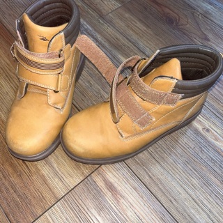 Boys boots