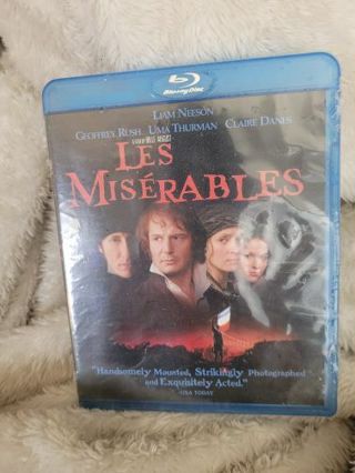 LES MISERABLES BLUE RAY LIKE NEW PLUS MYSTERY DVD