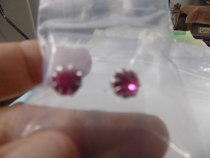 medium size faceted hot pink rhinestone post earrings