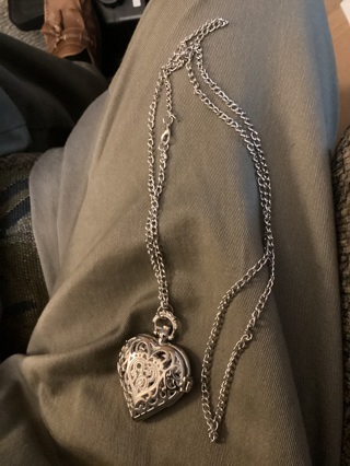 HEART SHAPED SILVERY NECKLACE WATCH