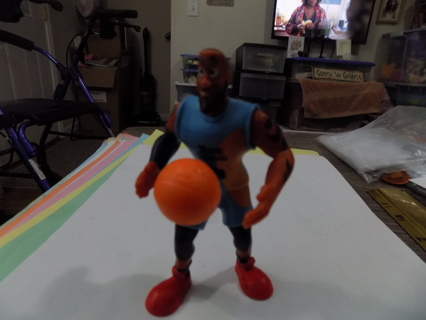 Space Jam Labron James basketball handler toy 4 inch