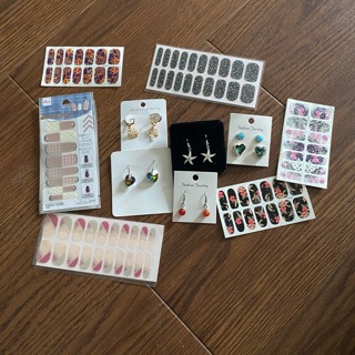 Nail stickers and earrings 