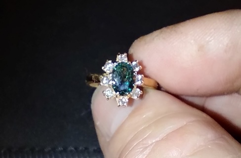 RING NATURAL ALEXANDRITE AND DIAMONDS SET INTO A 14K YELLOW GOLD MOUNTING SIZE 5 FANTASTIC!