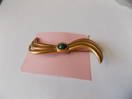 Vintage goldtone 3 inch brooch curved 3 sides curved lines lg green gemstone in ctr