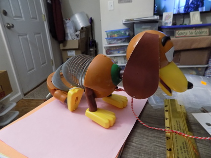 Talking slinky dog pull toy says several phrases needs batteries