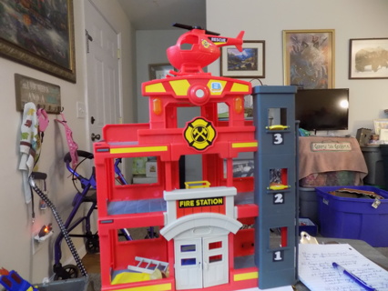 Kid Connection fire station lights up makes sound siren with red helicopter and firetruck