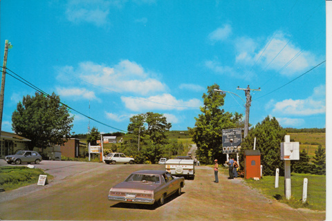 Vintage Postcard Magnetic Hill Inn, NB, Canada