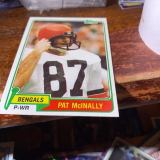 1981 topps pat mclnally football card 