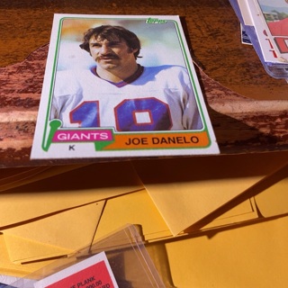 1981 topps Joe danelo football card 