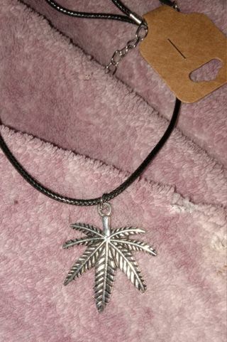 Poison ivy maple leaf pot leaf charm rope cord necklace nwt