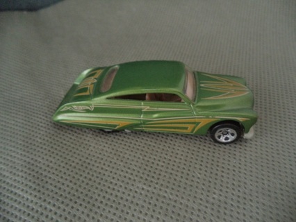 Hot Wheels Die-Cast Car Green with Gold V2582 Mattel Purple Passion Green