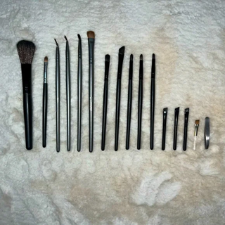 Makeup Brushes / Tweezers (Never used)