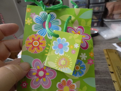 Small lime green backgroud with asst flowers gift bag and tag 5 1/2 x 4 1/2