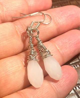 ✡️ teardrop milky white Earrings ✡️!! New!! Free Shipping!!