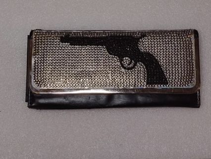 Woman's wallet pistol vintage used collective restore