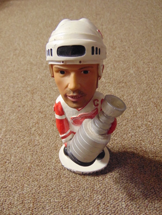  DETROIT RED WINGS STEVE YZERMAN #19 BOBBLE HEAD STANLEY CUP Bobble Dobbles 