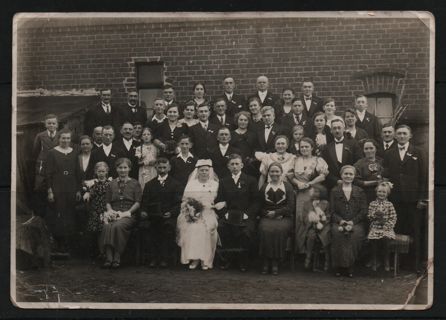 old foto of the 1920ties - the whole family