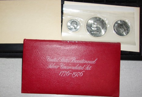 1776-1976 US Mint Bicentennial Silver Uncirculated Set in Red Envelope