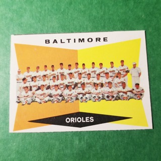 1960 - TOPPS EXMT - NRMT BASE =BALL - CARD NO - 494 - BALTIMORE   TEAM - ORIOLES - BV= $25 