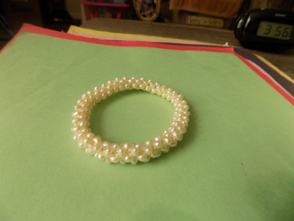 Bracelet entirely covered in pearls on stretchy cord