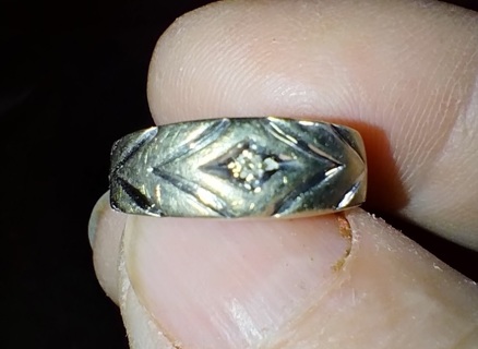 RING 14K WHITE GOLD TESTED WEIGHT 3.5 GRAMS WITH SMALL DIAMOND GOLD VALUE 166 DOLLARS WOW!