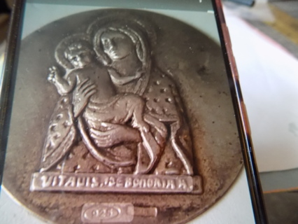 Stamped  9.25 VITAUIA  BANOAIA H Blessed Virgin Mary, & baby Jesus medallion