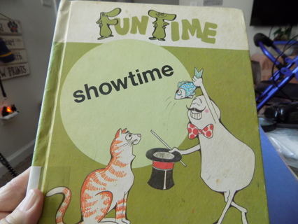 Vintage 1975 hardcover book Fun Time Showtimes Activiity Ideas to put on a show